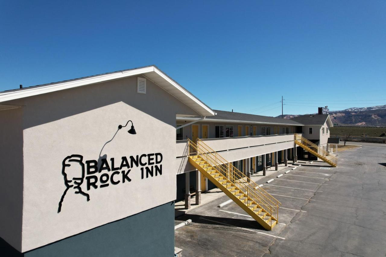 Balanced Rock Inn Фрута Екстериор снимка