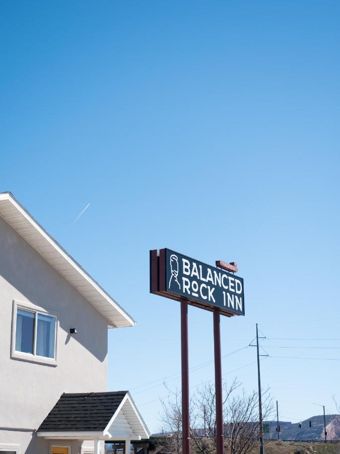 Balanced Rock Inn Фрута Екстериор снимка