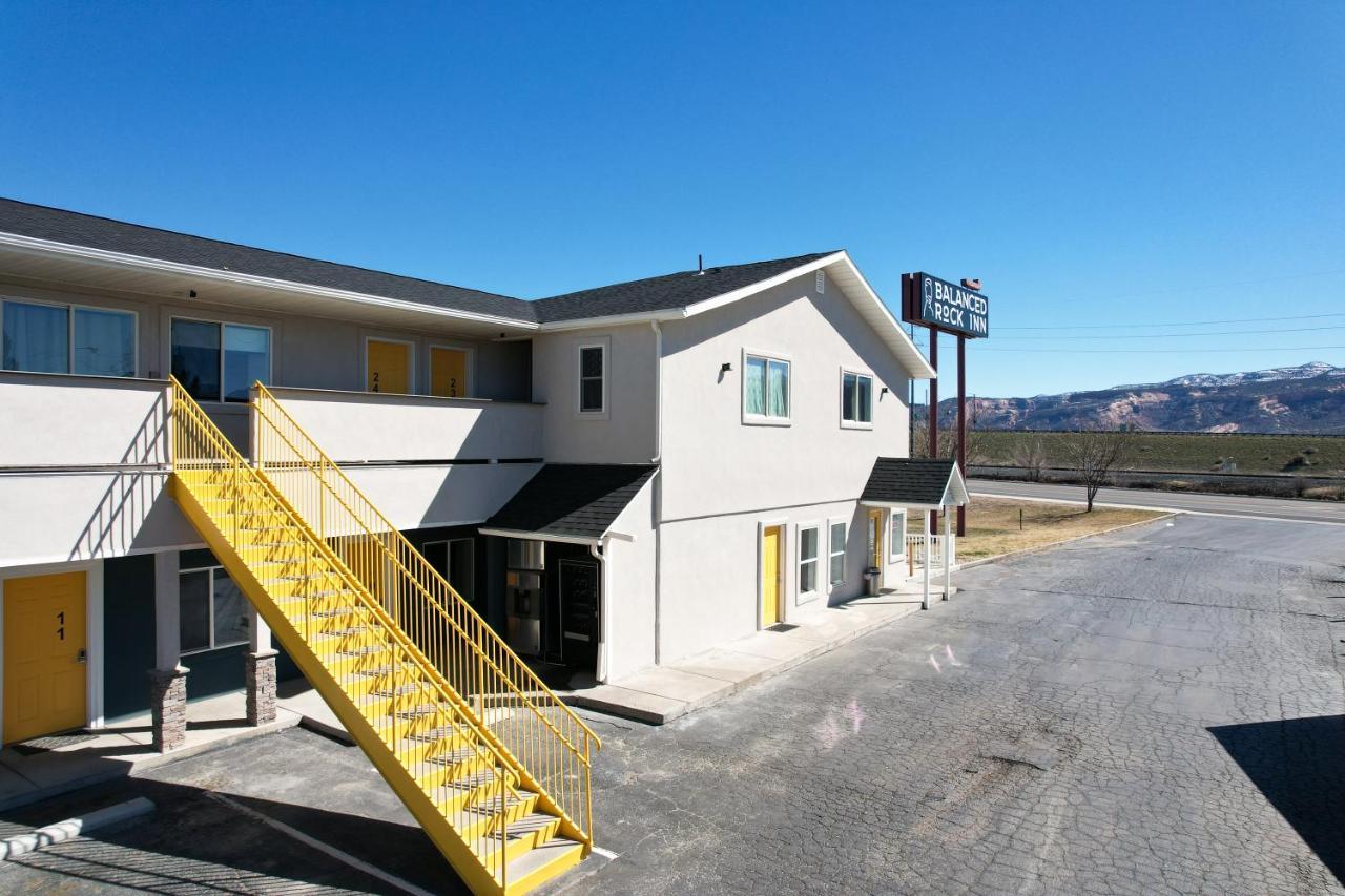 Balanced Rock Inn Фрута Екстериор снимка