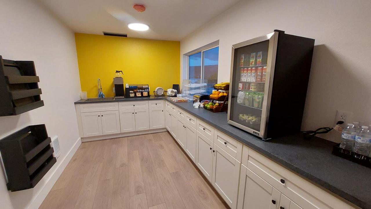 Balanced Rock Inn Фрута Екстериор снимка